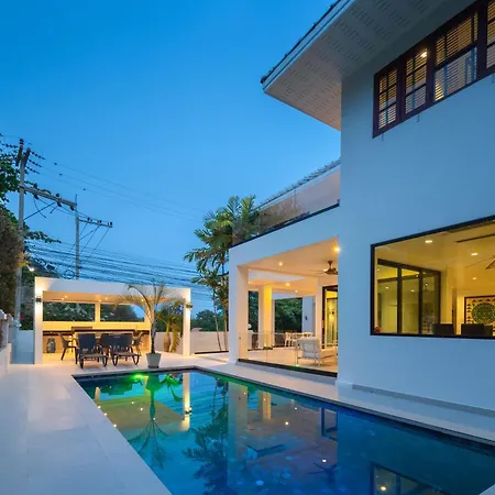 Stunning Villa With Pool And Tropical Garden